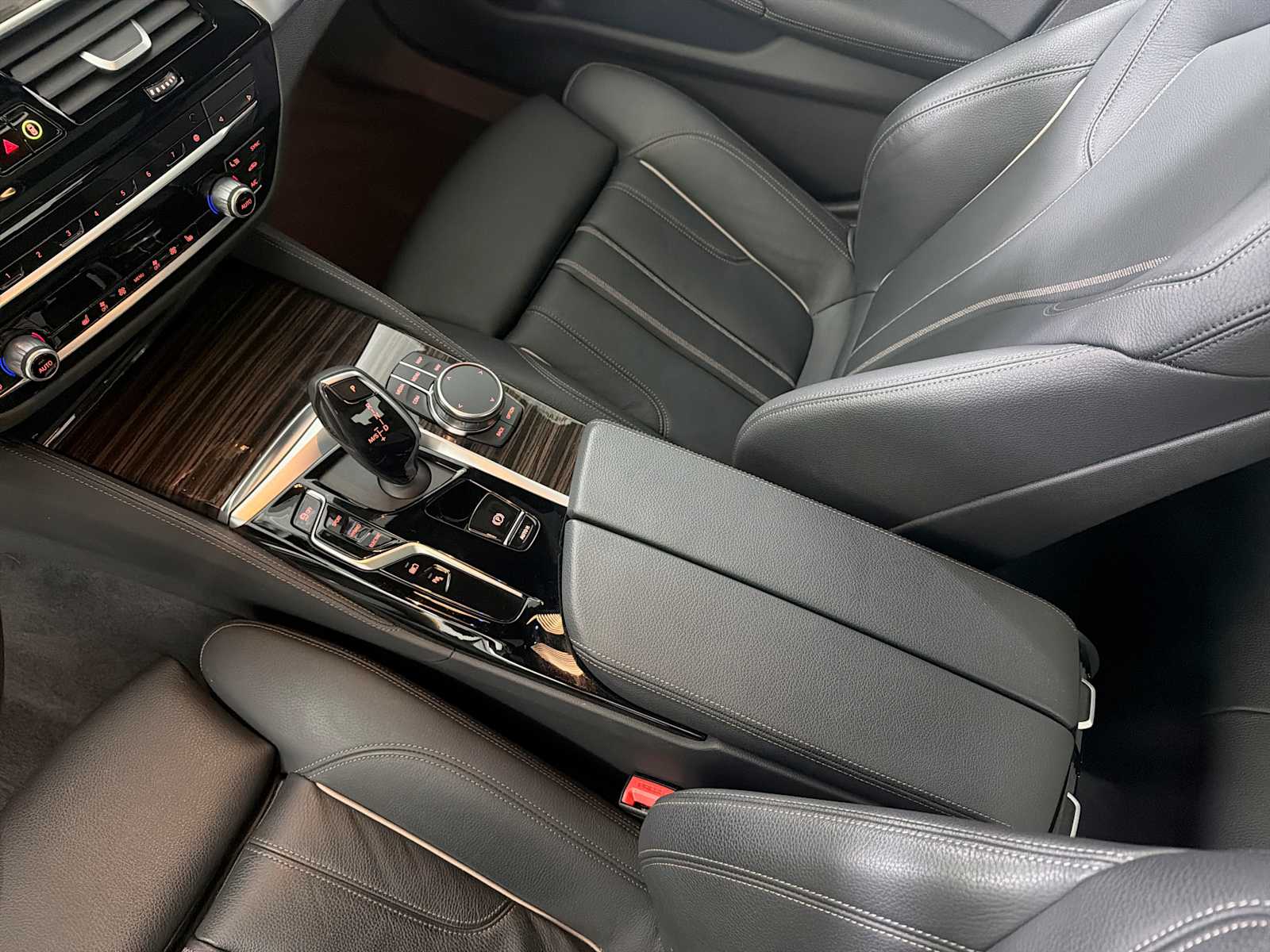 Thumbnail: 2023 BMW 5 Series - 23