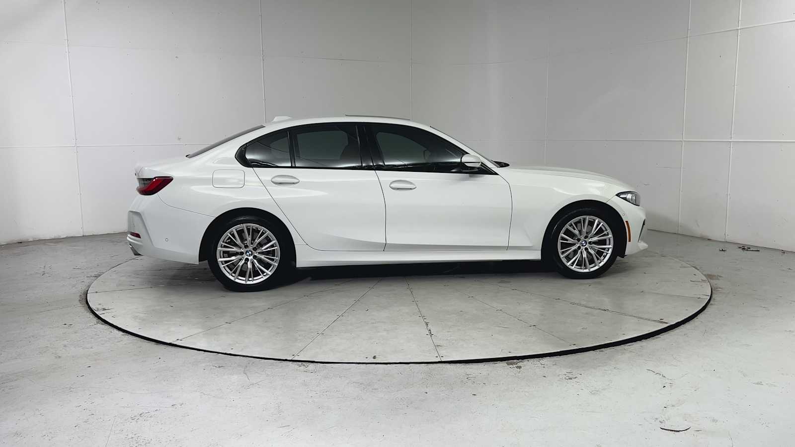 Thumbnail: 2023 BMW 3 Series - 9