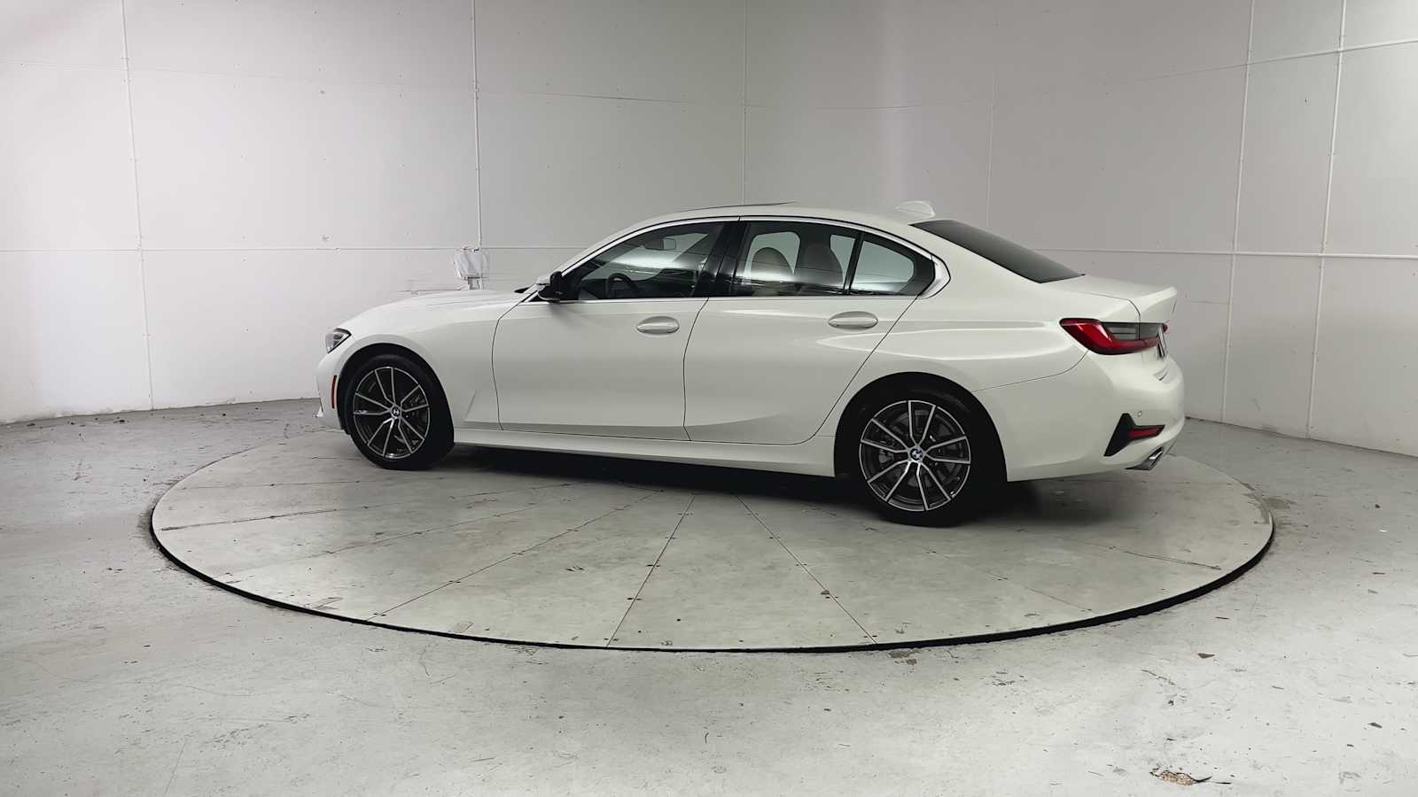 Thumbnail: 2019 BMW 3 Series - 4