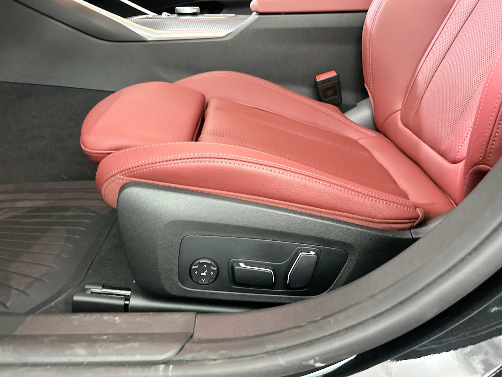 2026 BMW 3 Series 330i - Photo 14