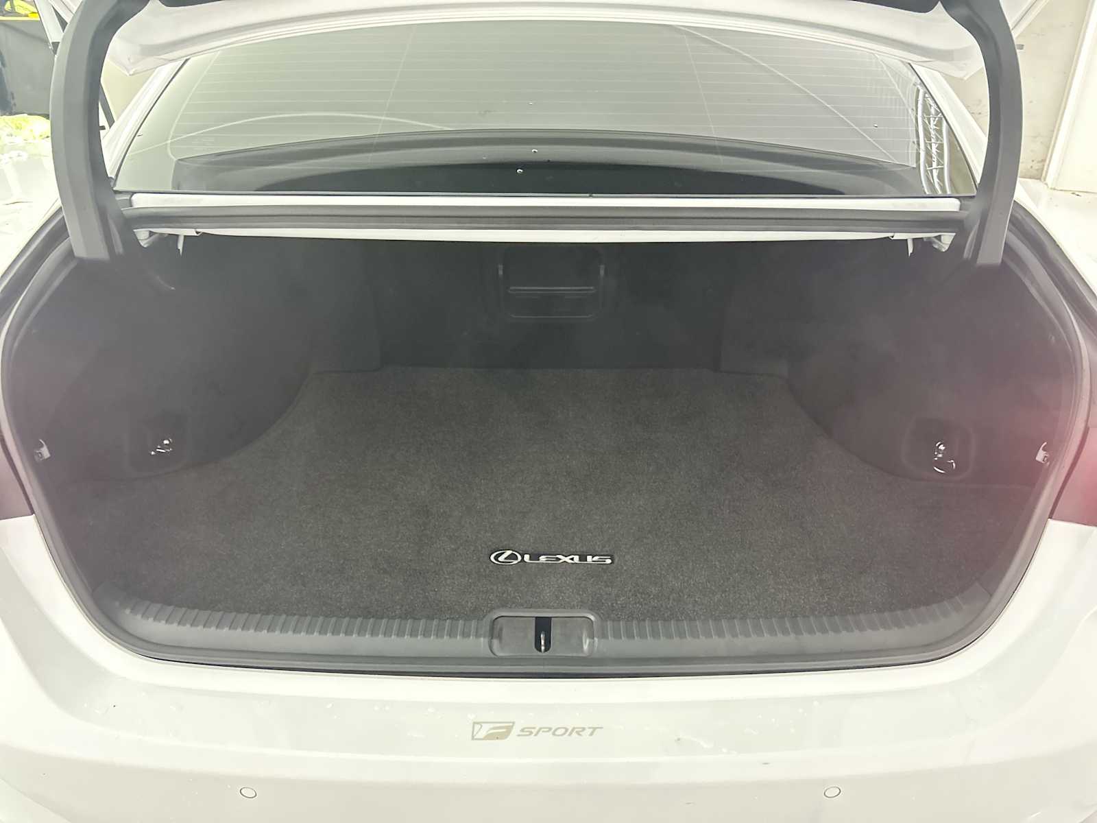 Thumbnail: 2022 Lexus ES - 21