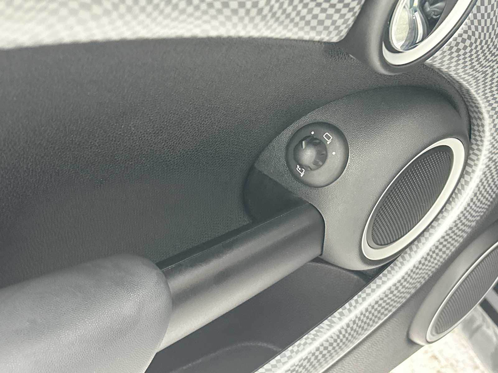 Thumbnail: 2010 MINI Cooper Clubman - 15