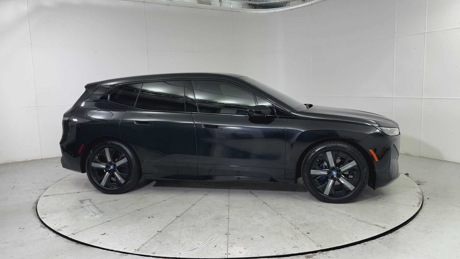 Thumbnail: 2023 BMW iX - 9