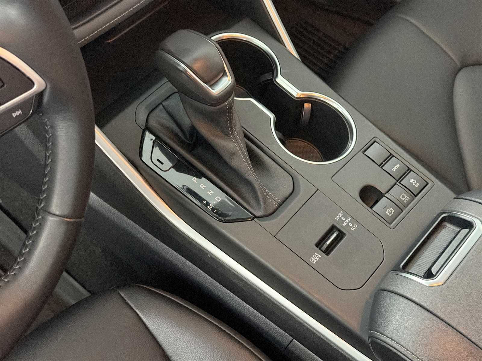 Thumbnail: 2023 Toyota Highlander - 22