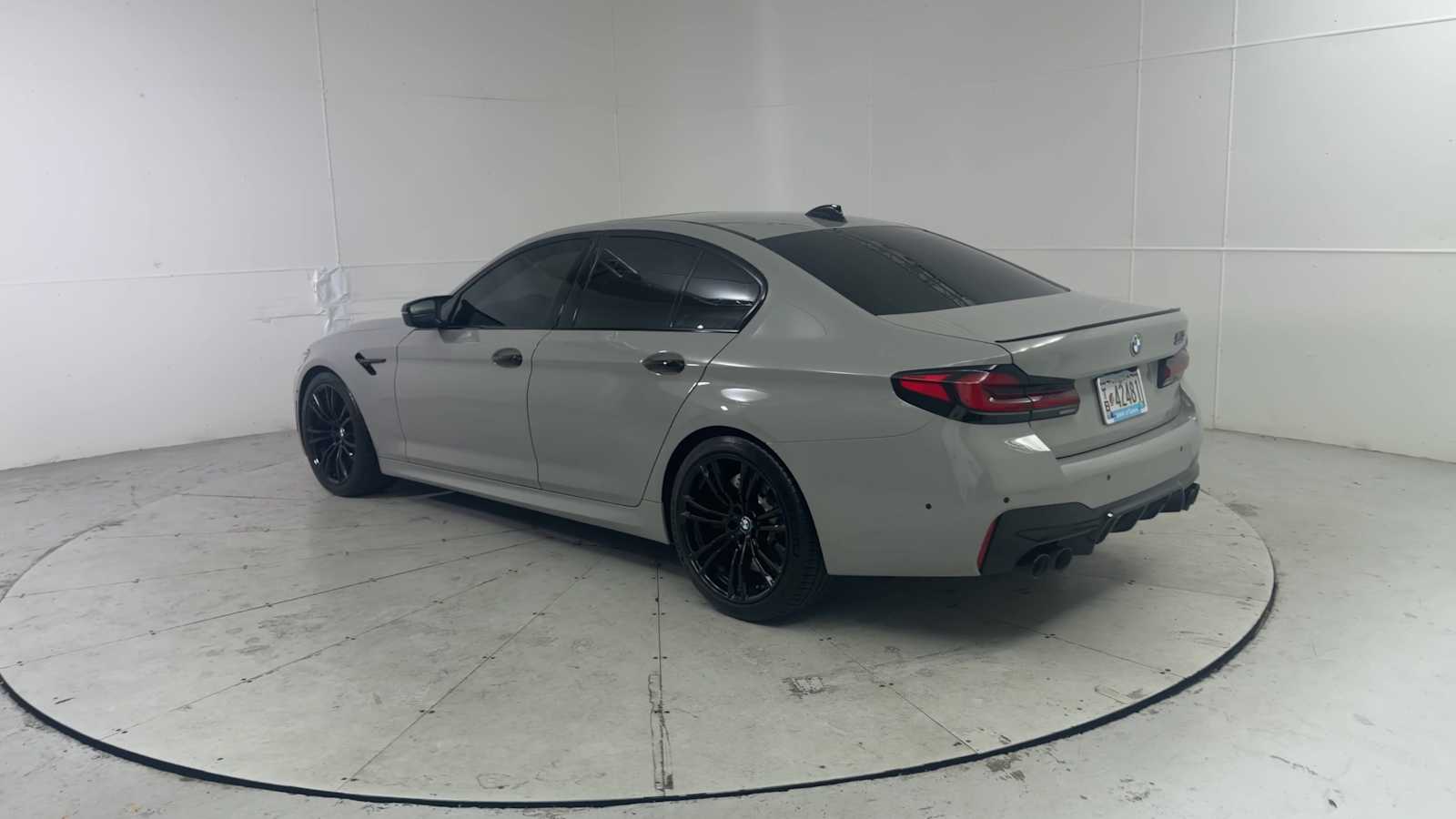 Thumbnail: 2023 BMW M5 - 4