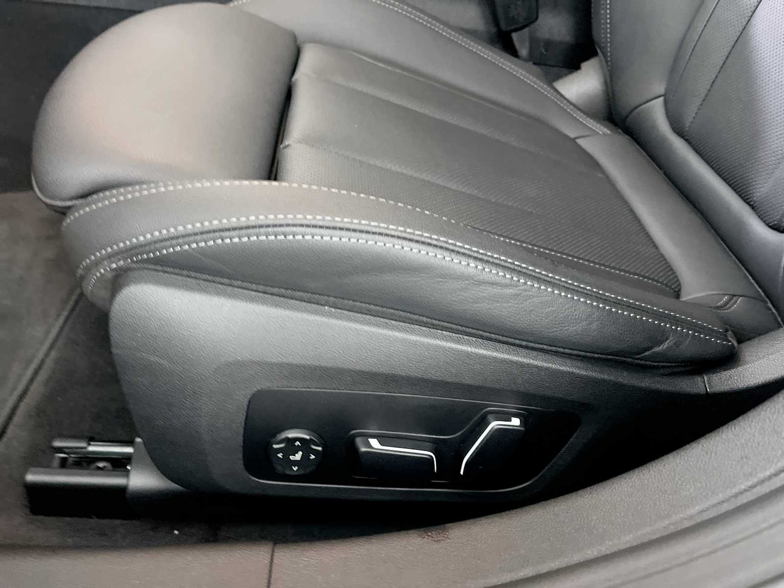 Thumbnail: 2025 BMW i4 - 14