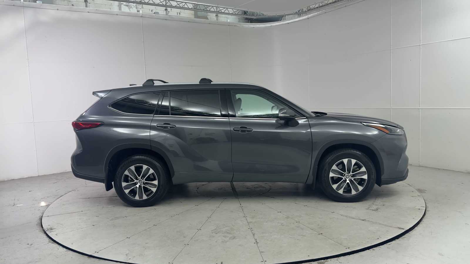 Thumbnail: 2022 Toyota Highlander - 9