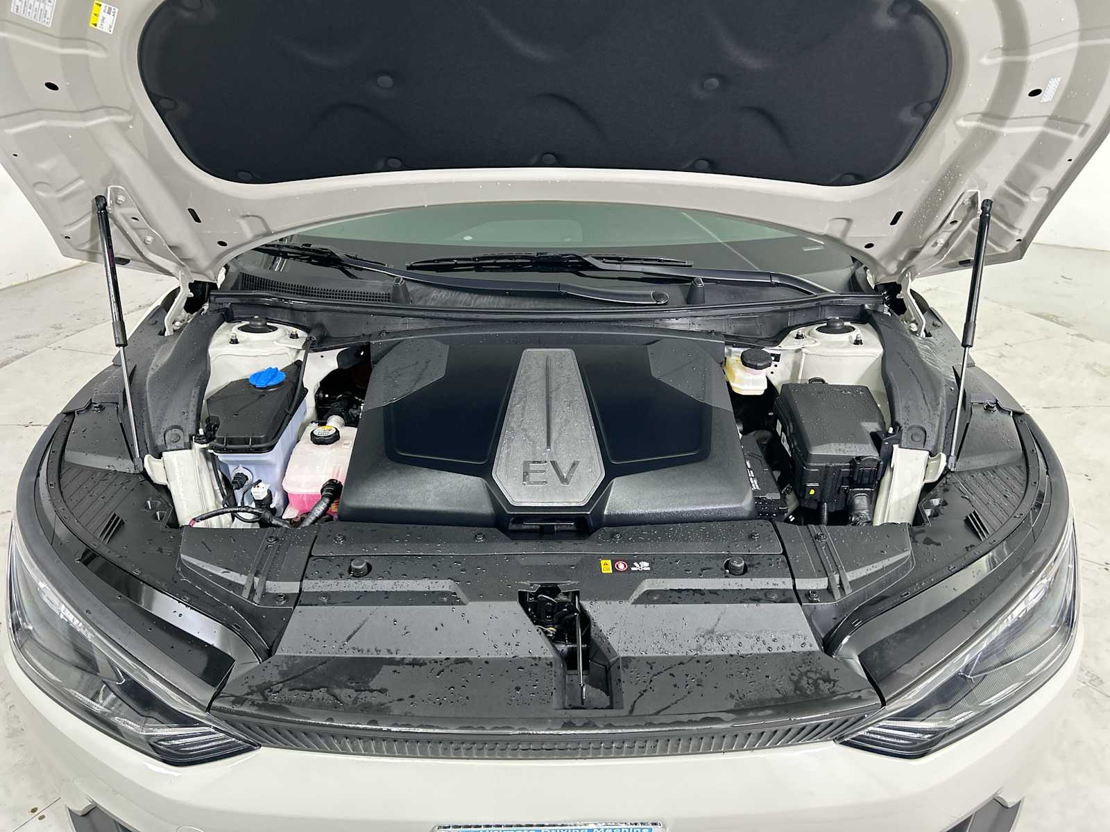 Thumbnail: 2024 Kia EV6 - 17