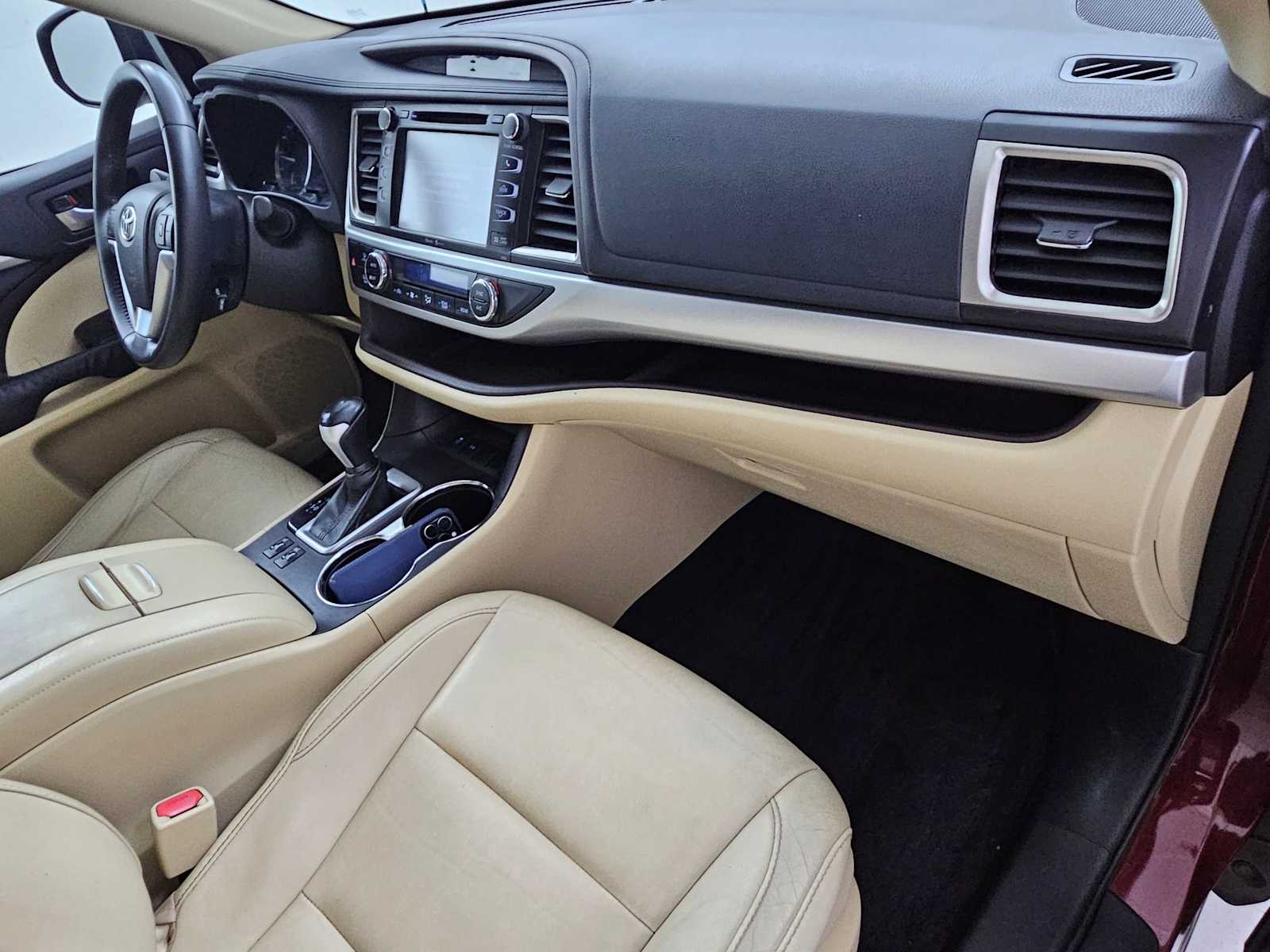Thumbnail: 2015 Toyota Highlander - 30