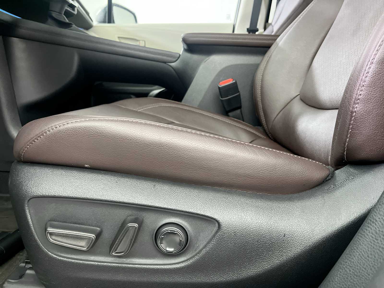 Thumbnail: 2023 Toyota Sienna - 14