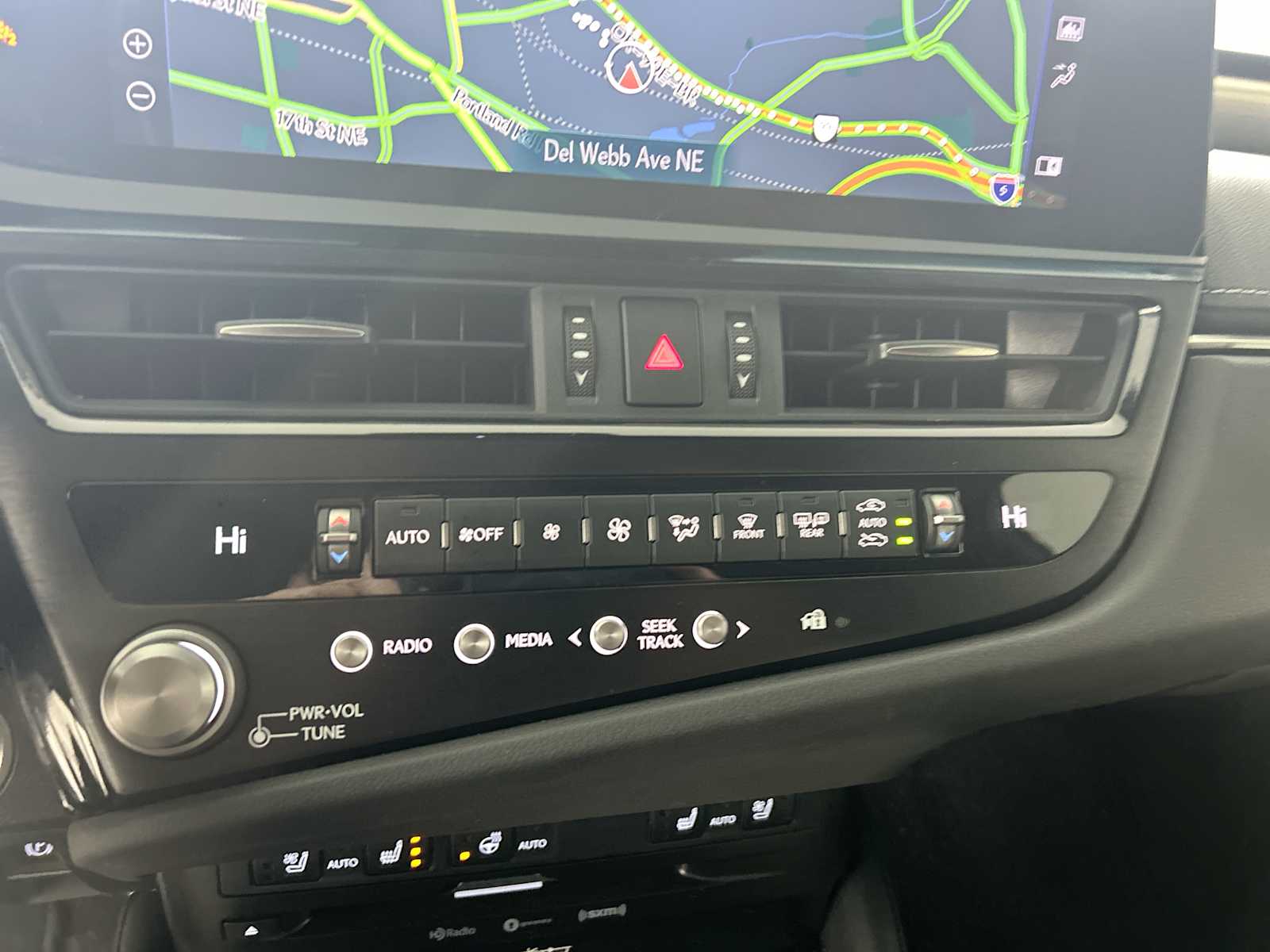 Thumbnail: 2022 Lexus ES - 17