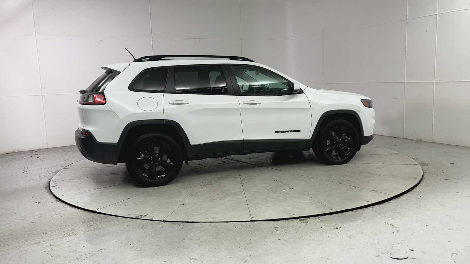 Thumbnail: 2019 Jeep Cherokee - 9