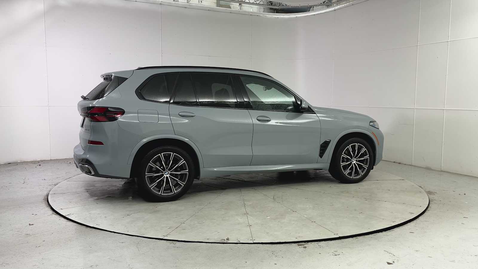 Thumbnail: 2026 BMW X5 - 9