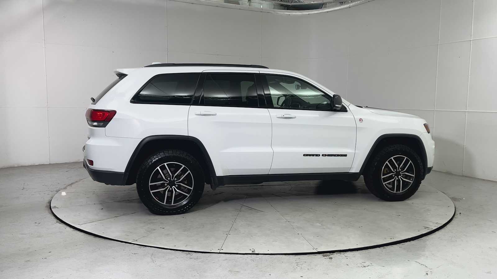 Thumbnail: 2020 Jeep Grand Cherokee - 8