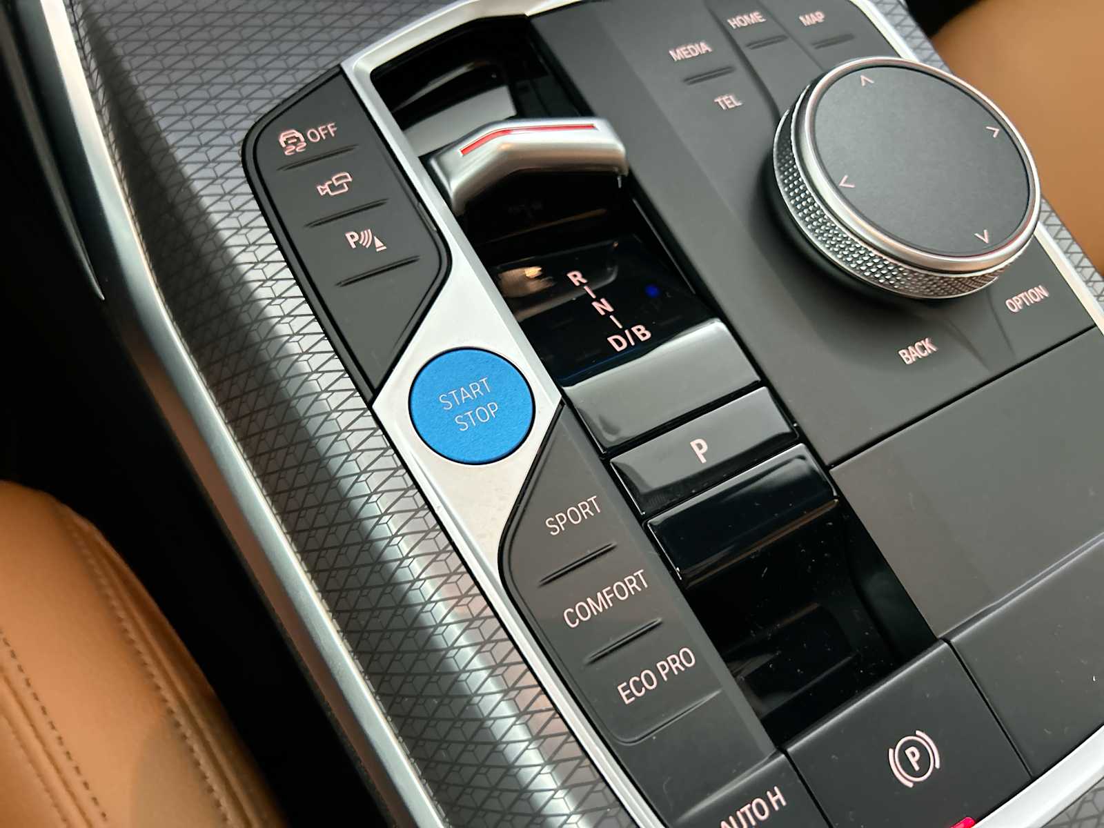 Thumbnail: 2025 BMW i4 - 22