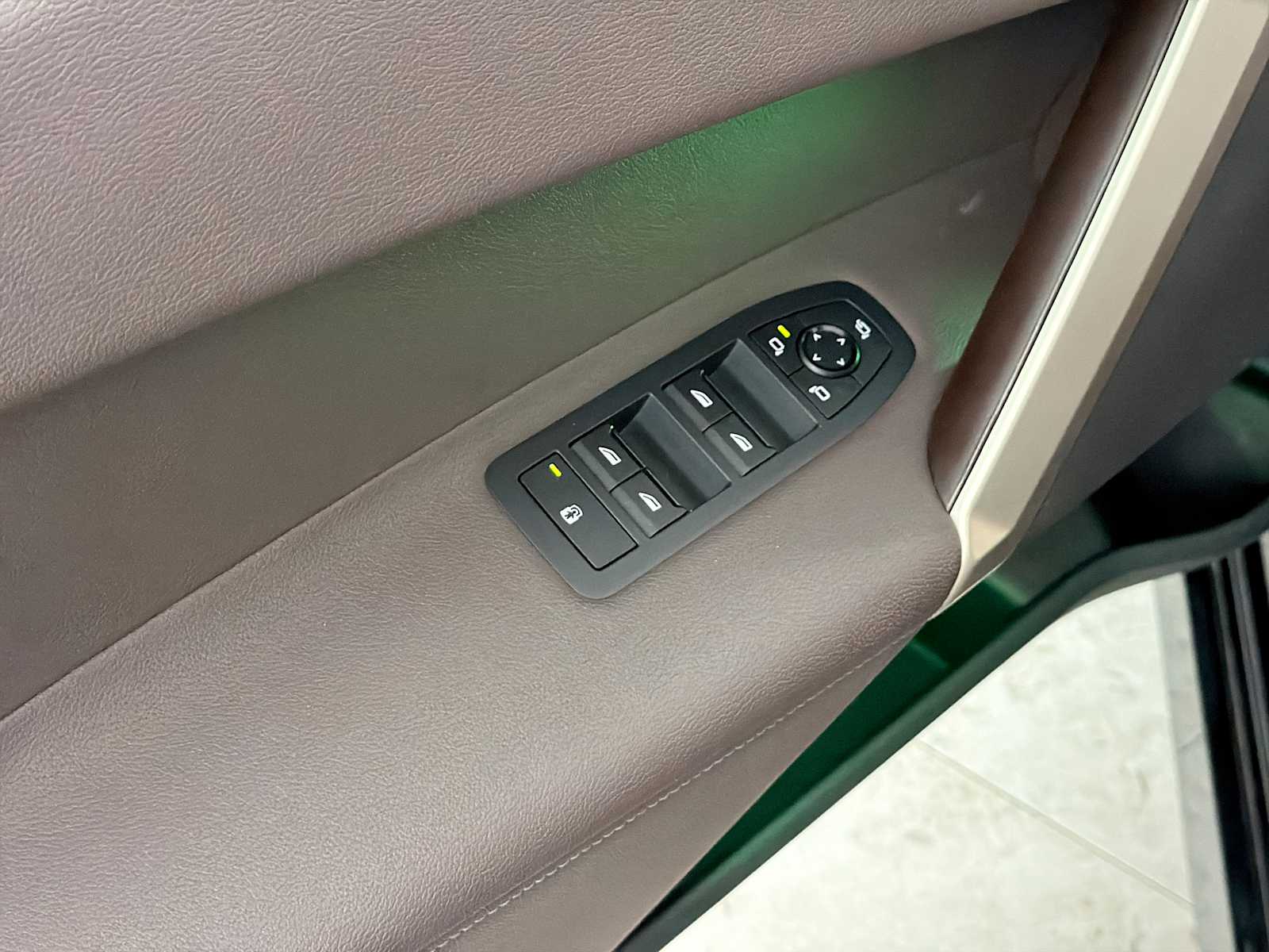 Thumbnail: 2024 BMW iX - 15