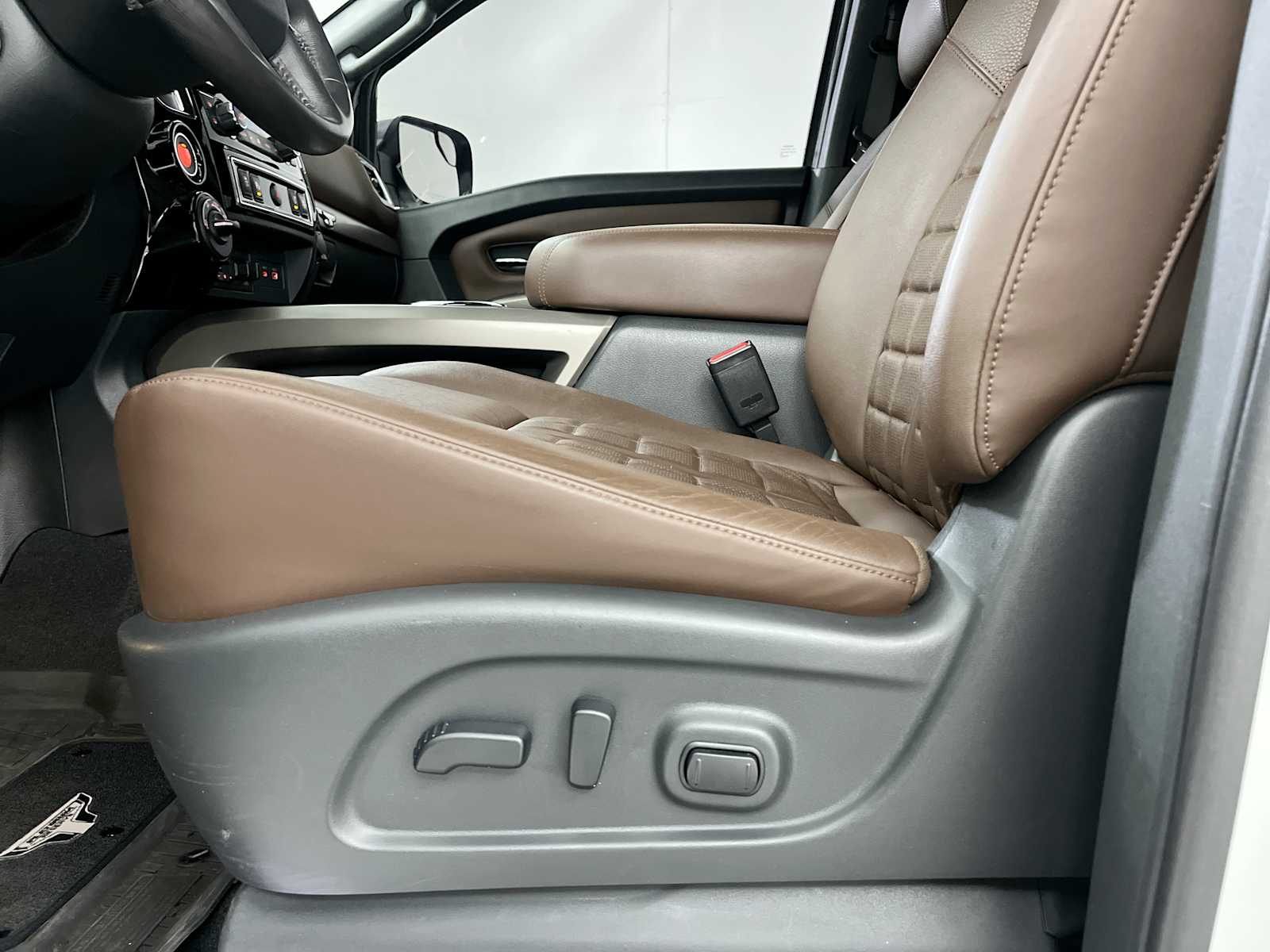 Thumbnail: 2023 Nissan Titan - 20