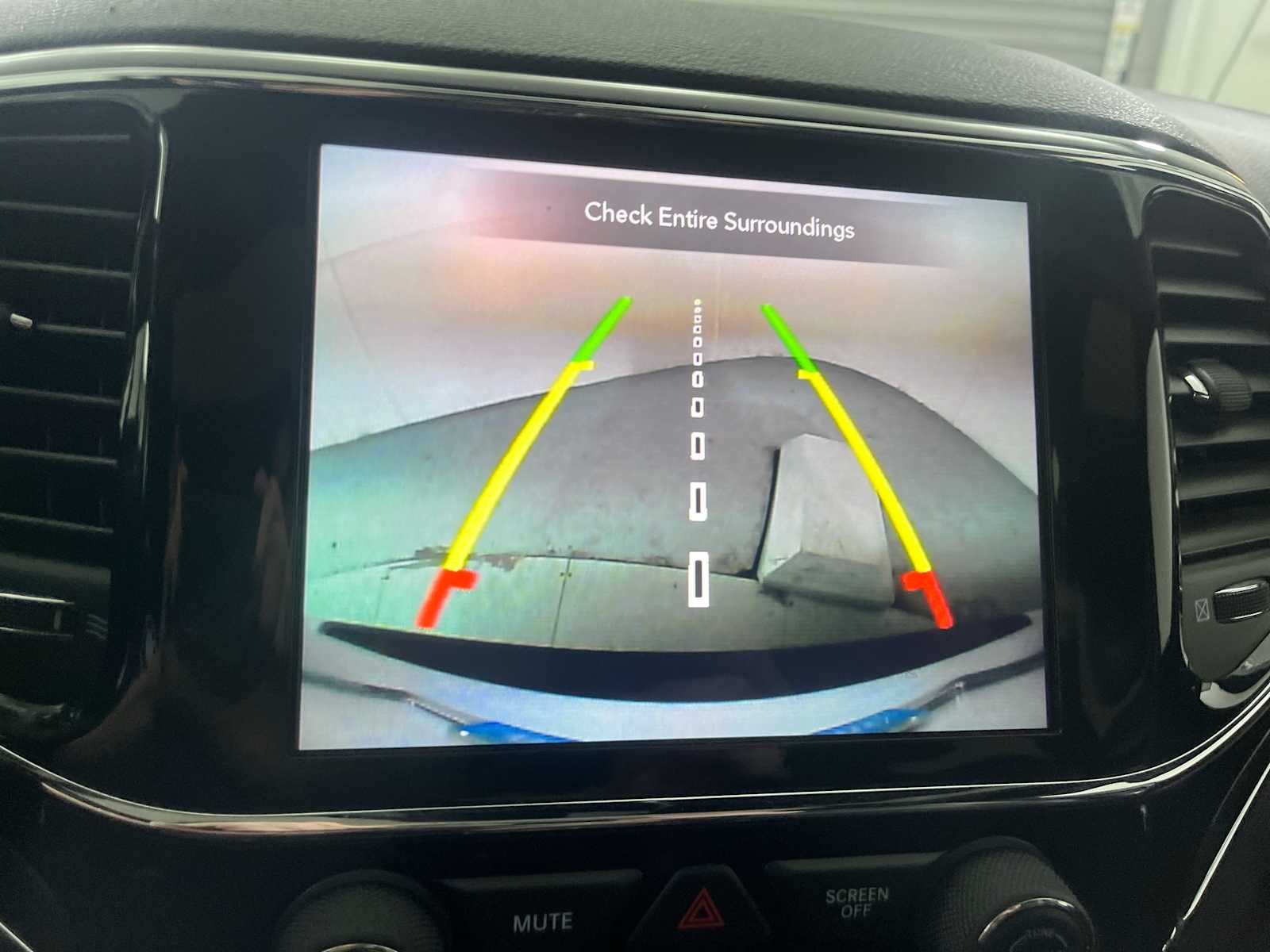 Thumbnail: 2020 Jeep Grand Cherokee - 30