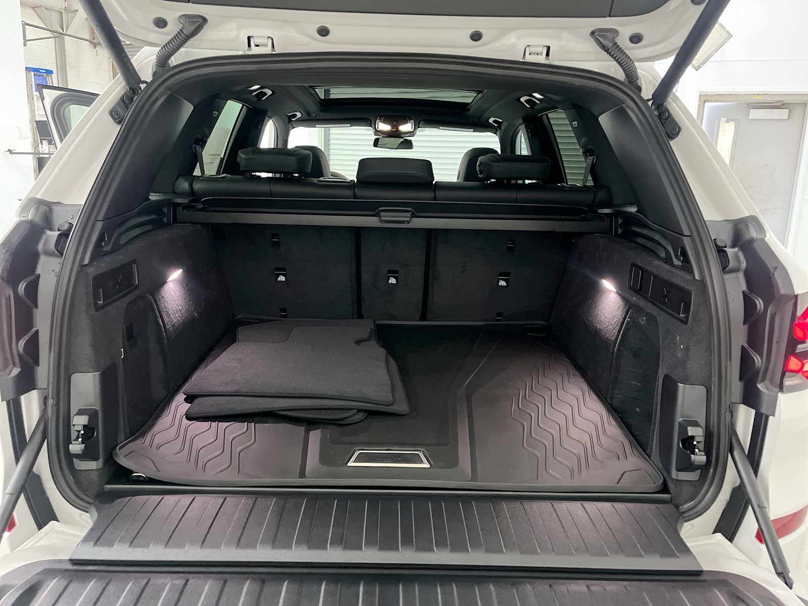 Thumbnail: 2026 BMW X5 - 27