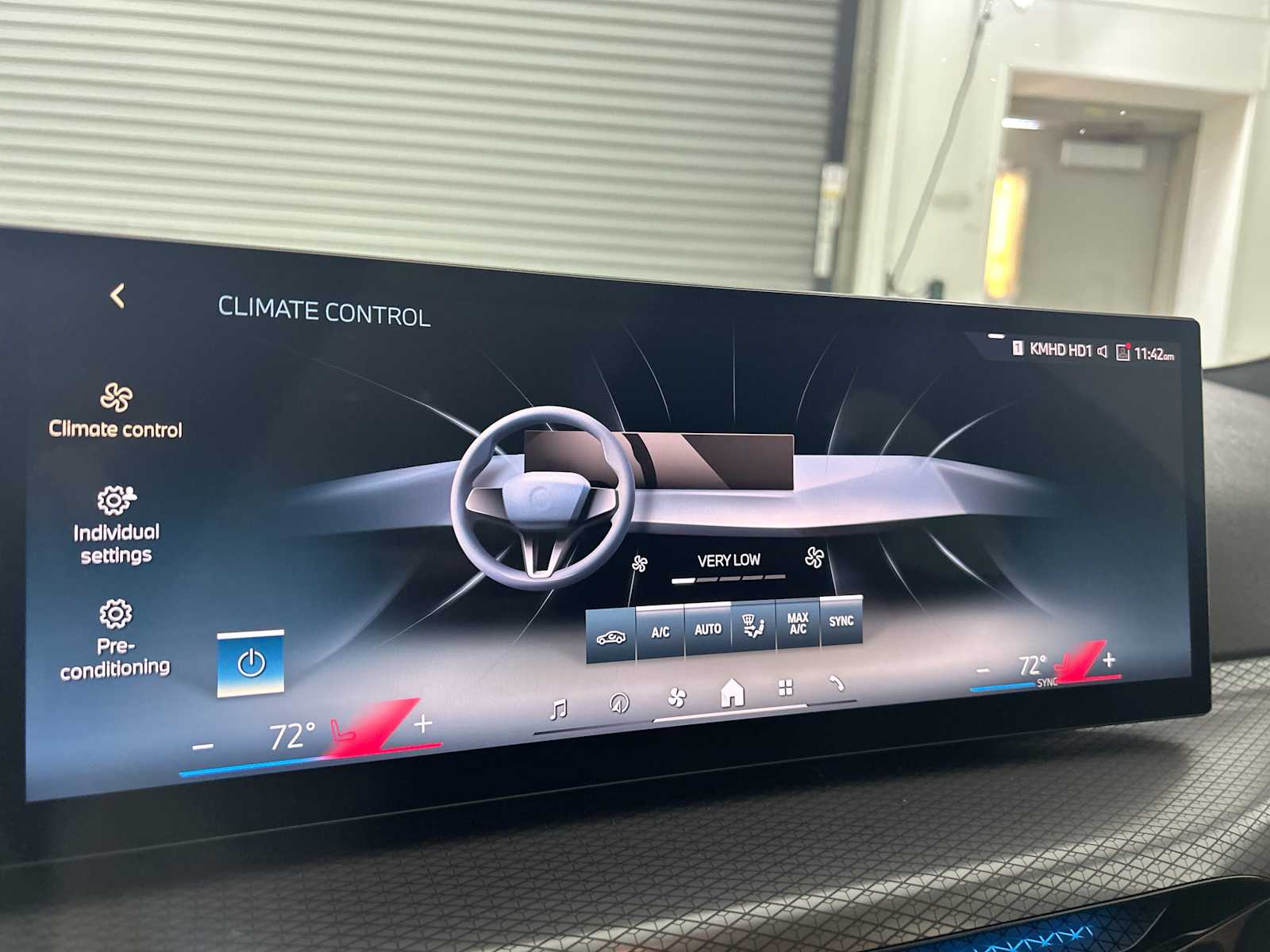 Thumbnail: 2025 BMW i4 - 17