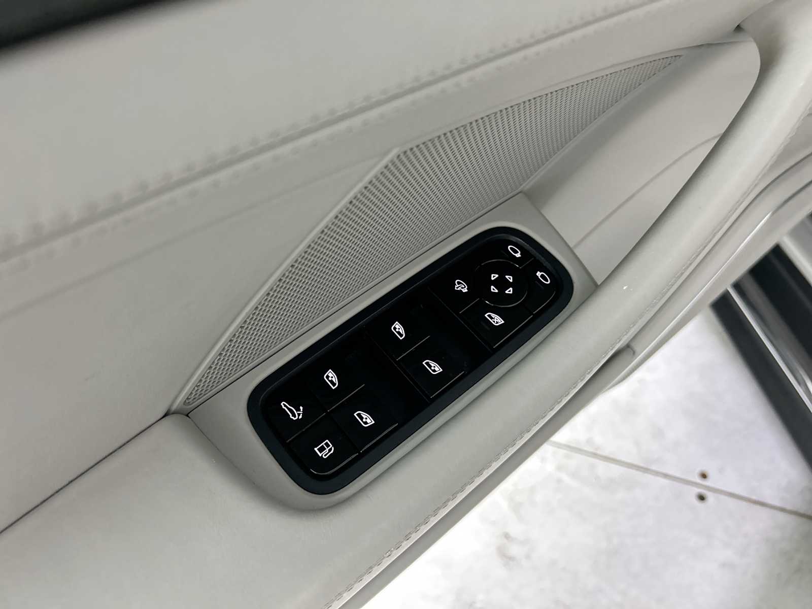 Thumbnail: 2018 Porsche Panamera - 15