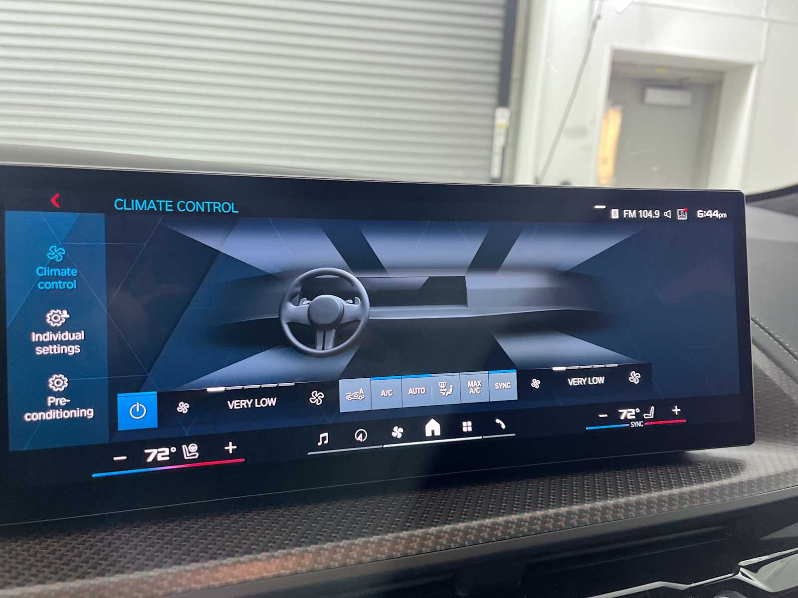 Thumbnail: 2026 BMW XM - 17