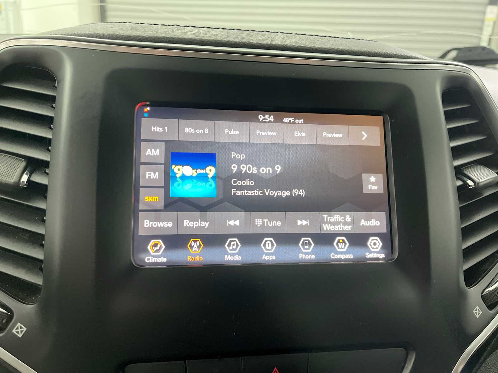 Thumbnail: 2019 Jeep Cherokee - 12