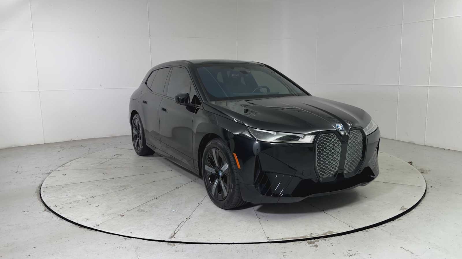 Thumbnail: 2023 BMW iX - 8