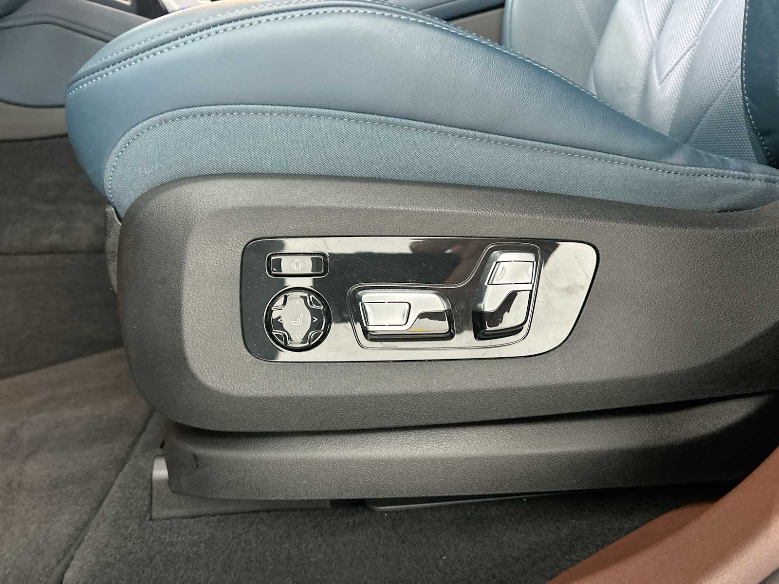 Thumbnail: 2023 BMW XM - 14