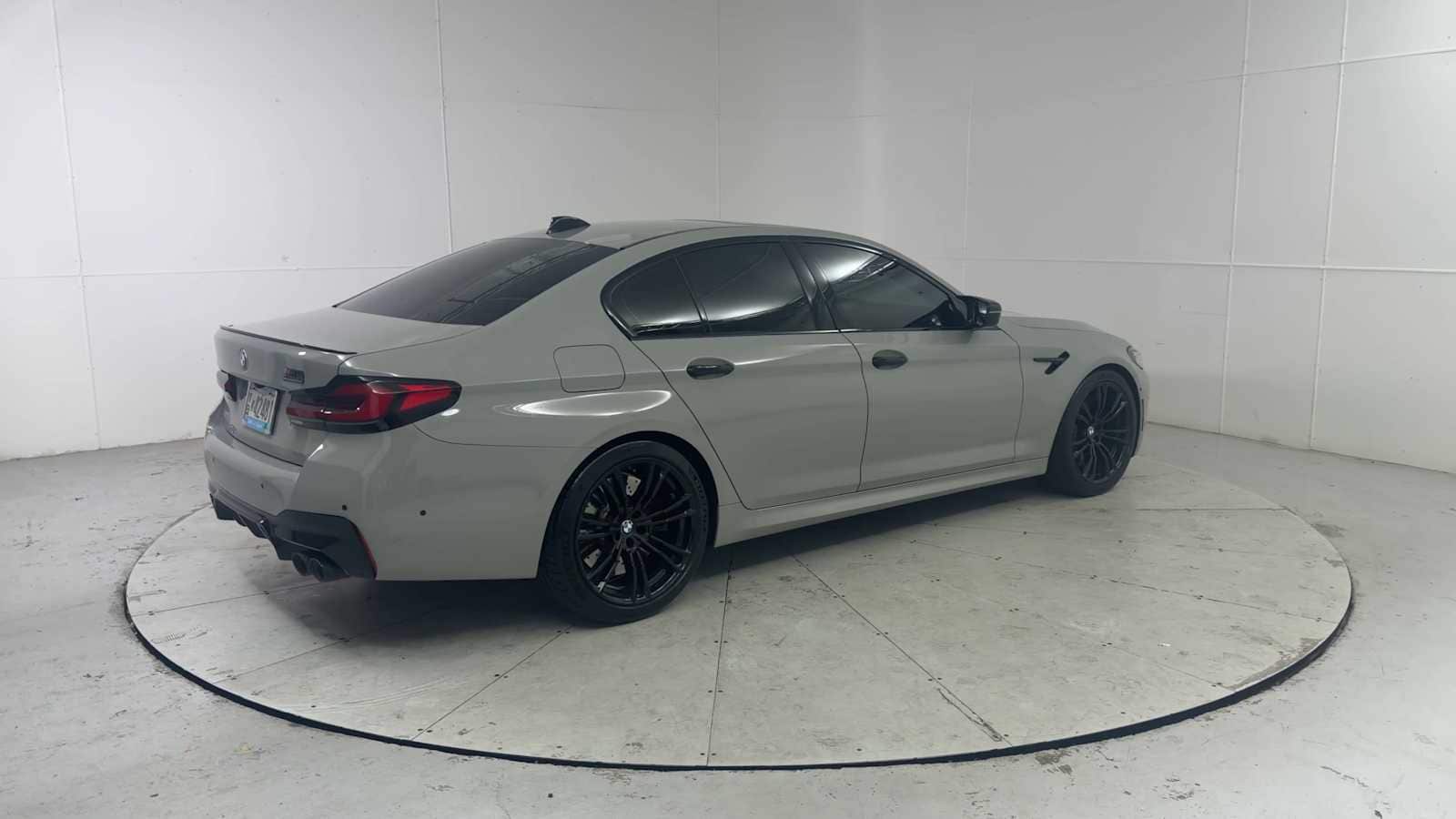 Thumbnail: 2023 BMW M5 - 2