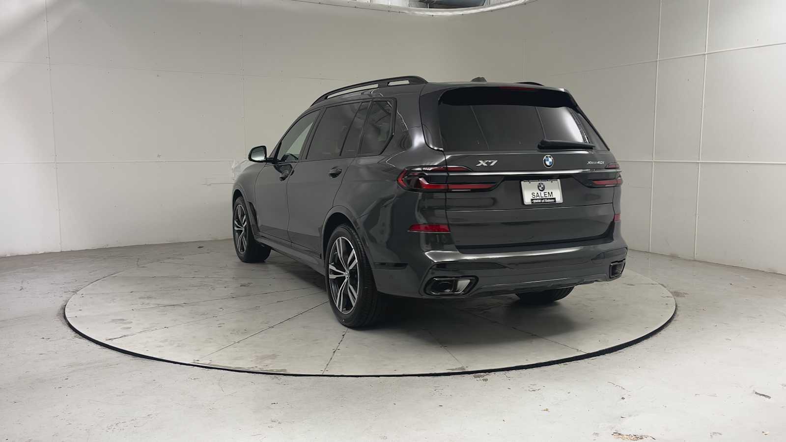Thumbnail: 2027 BMW X7 - 3