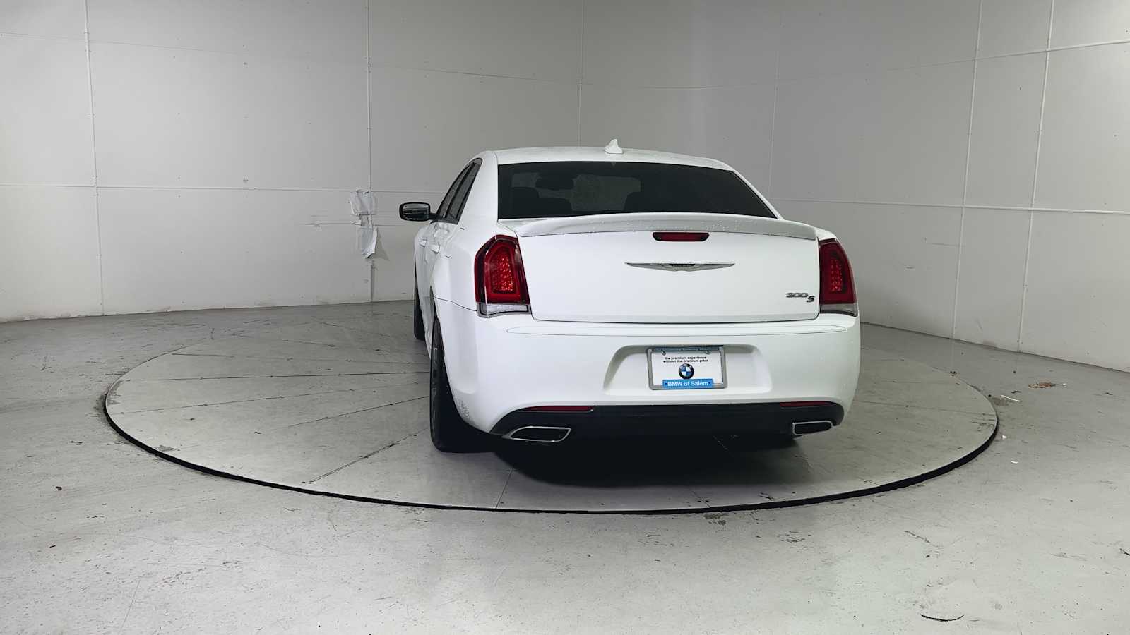 Thumbnail: 2017 Chrysler 300 - 3