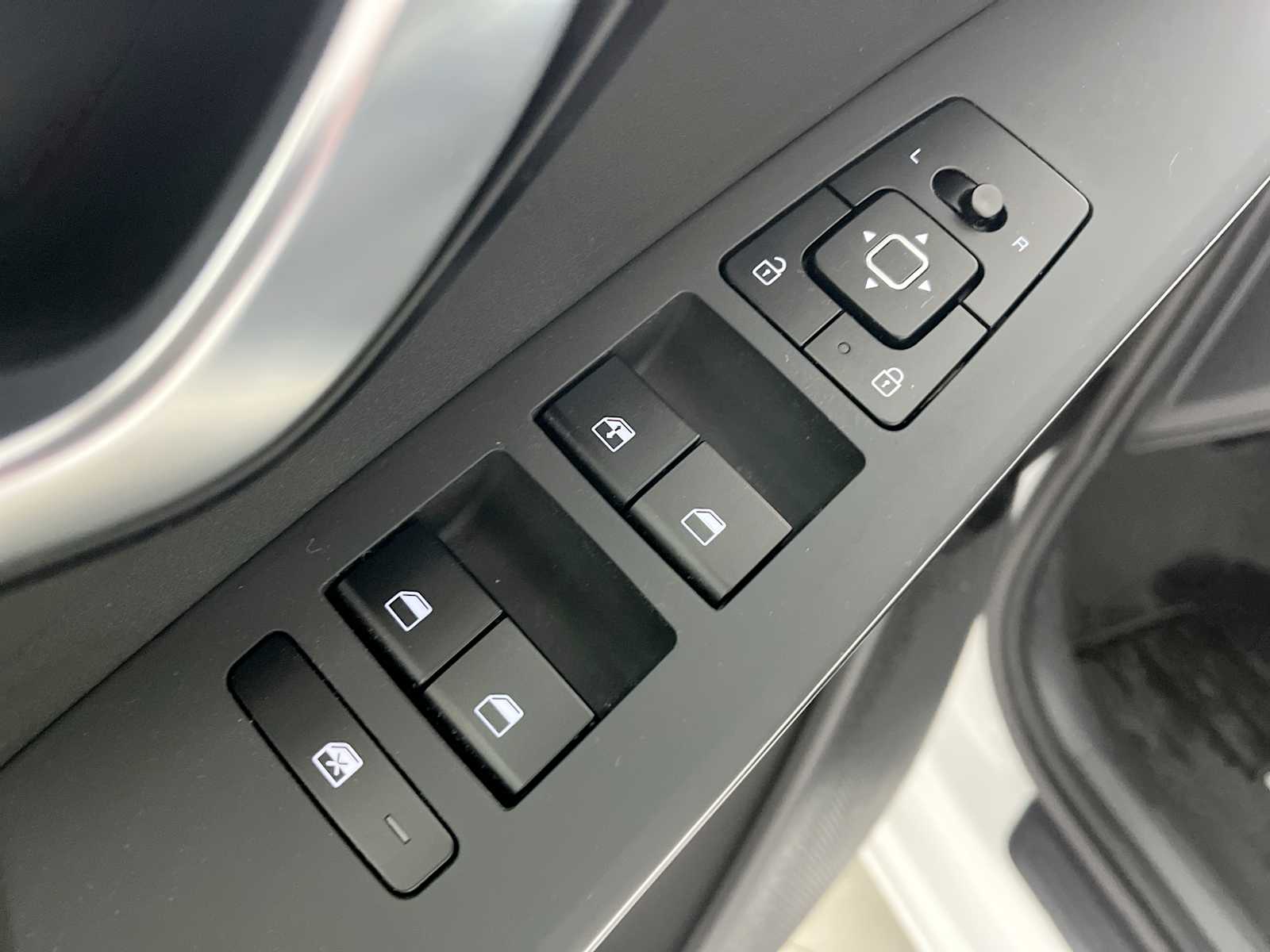 Thumbnail: 2025 Kia Niro - 15