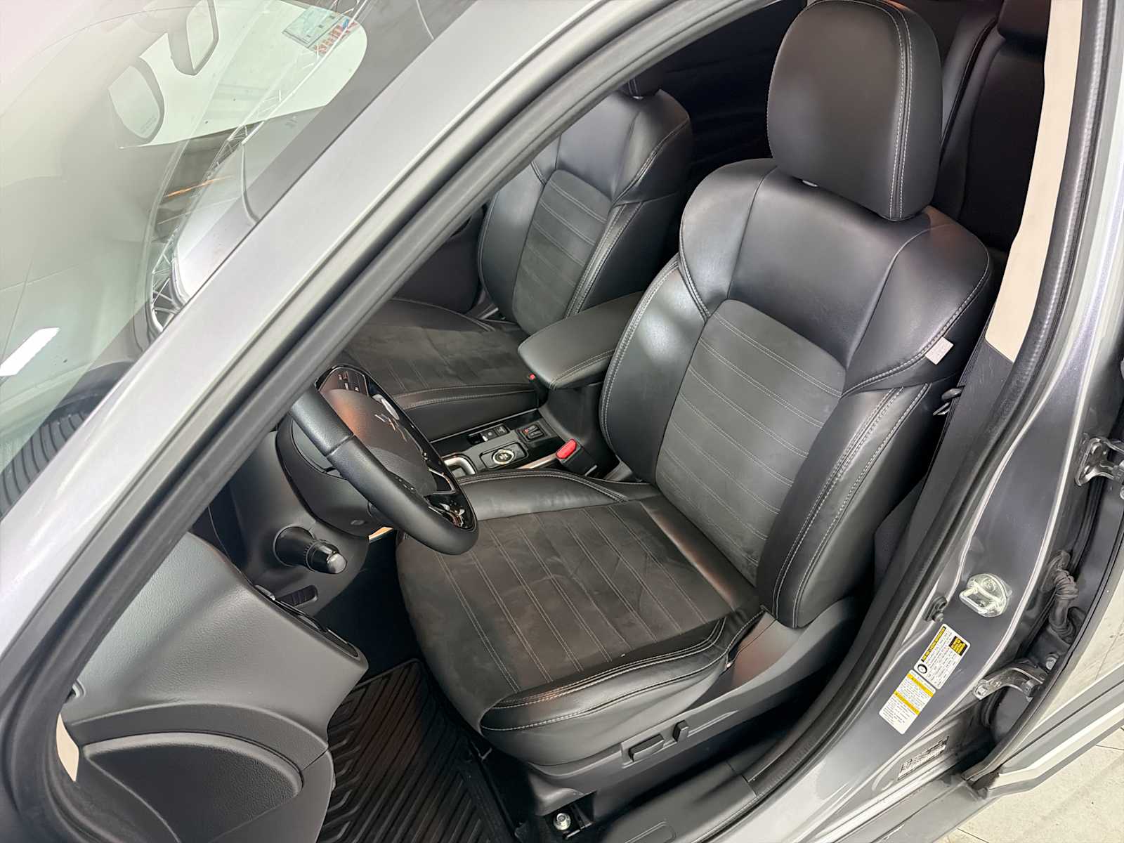 Thumbnail: 2019 Mitsubishi Outlander - 13