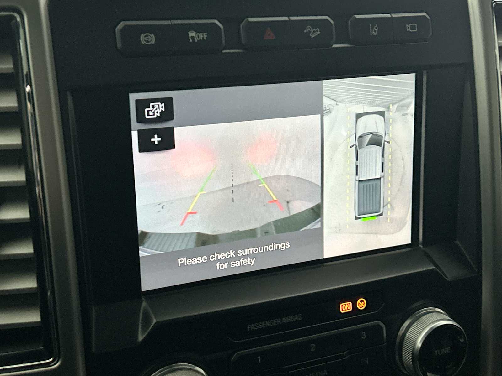 Thumbnail: 2018 Ford Econoline - 24