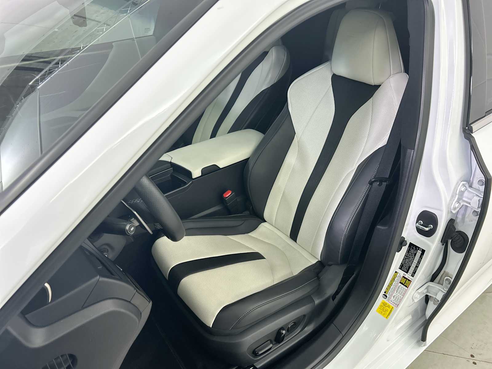 Thumbnail: 2022 Lexus ES - 13