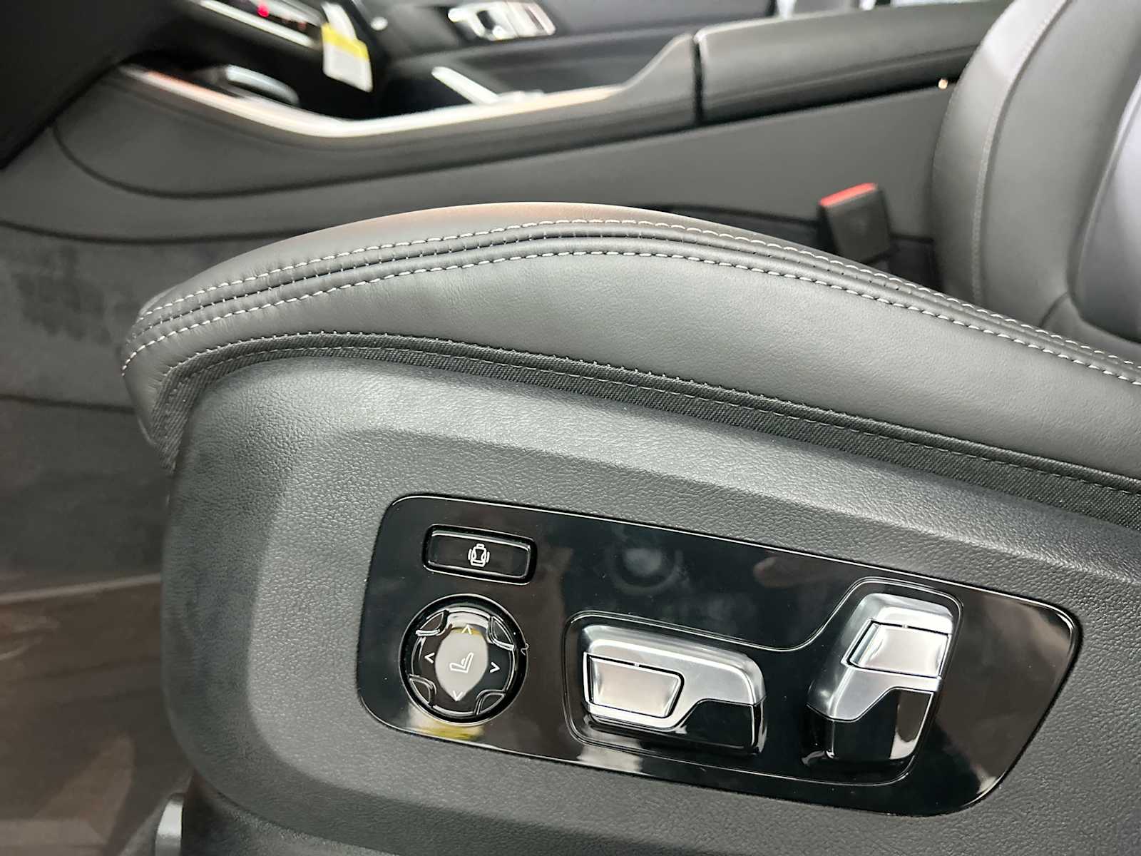 Thumbnail: 2026 BMW X5 - 14