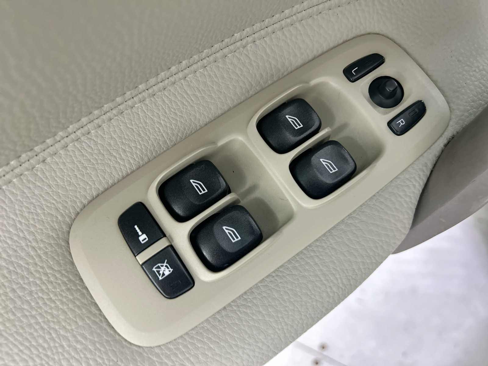 Thumbnail: 2009 Volvo S60 - 15