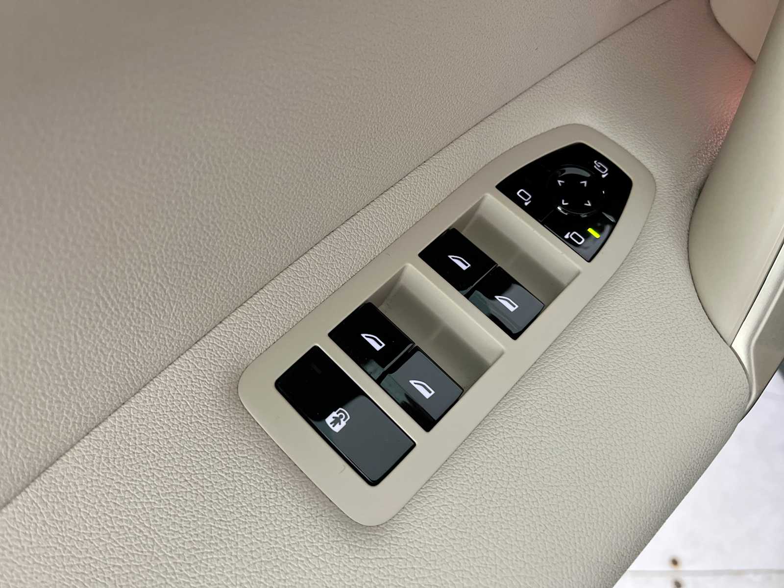 Thumbnail: 2023 BMW iX - 15