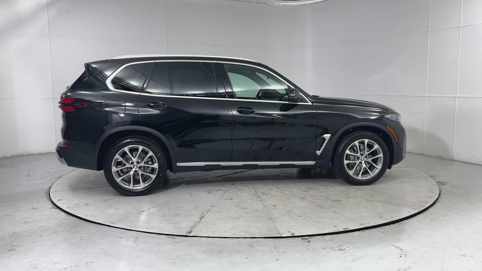 Thumbnail: 2026 BMW X5 - 9