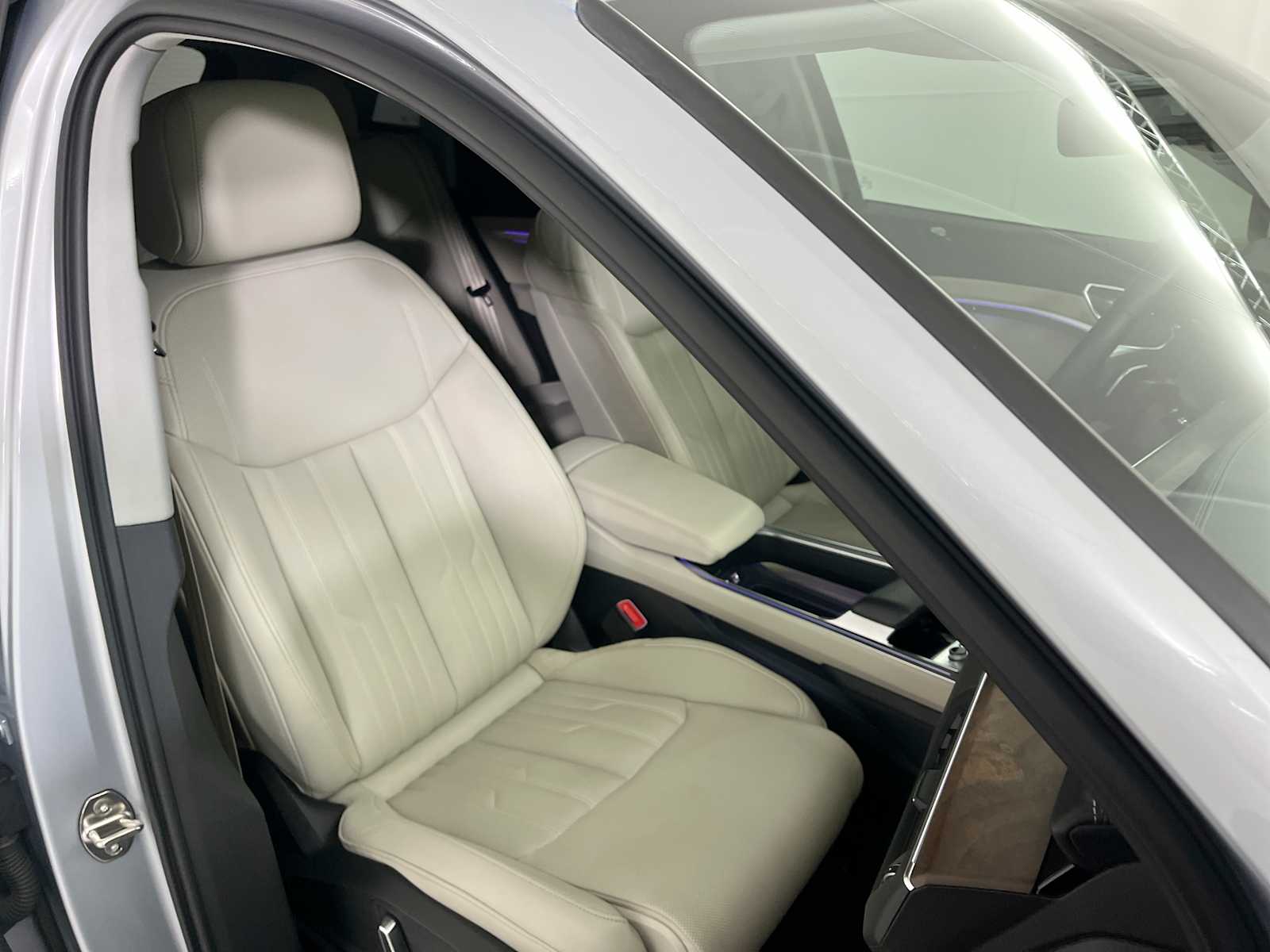 Thumbnail: 2019 Audi e-tron - 32