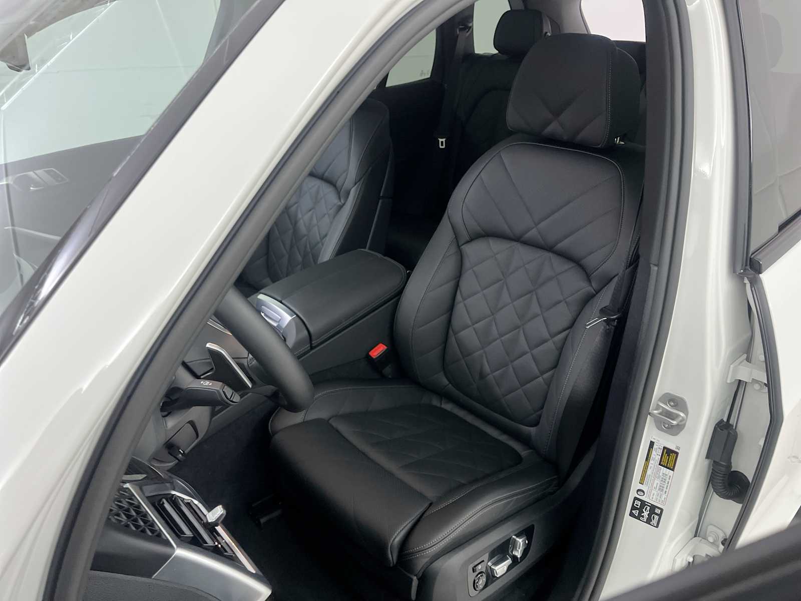 Thumbnail: 2026 BMW X5 - 13
