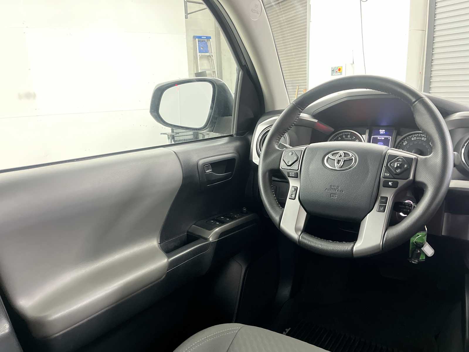 Thumbnail: 2020 Toyota Tacoma - 15