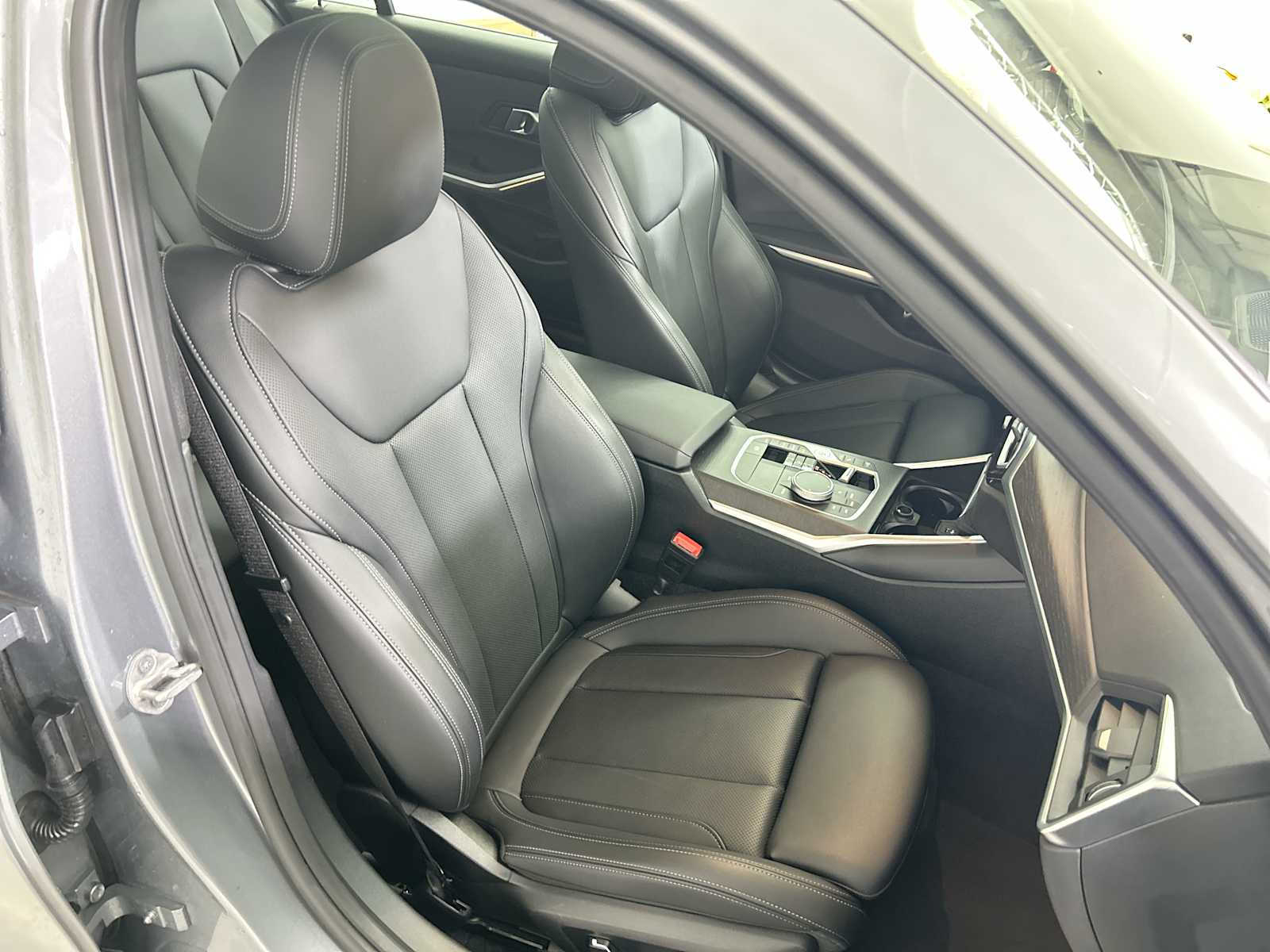 Thumbnail: 2024 BMW 3 Series - 26