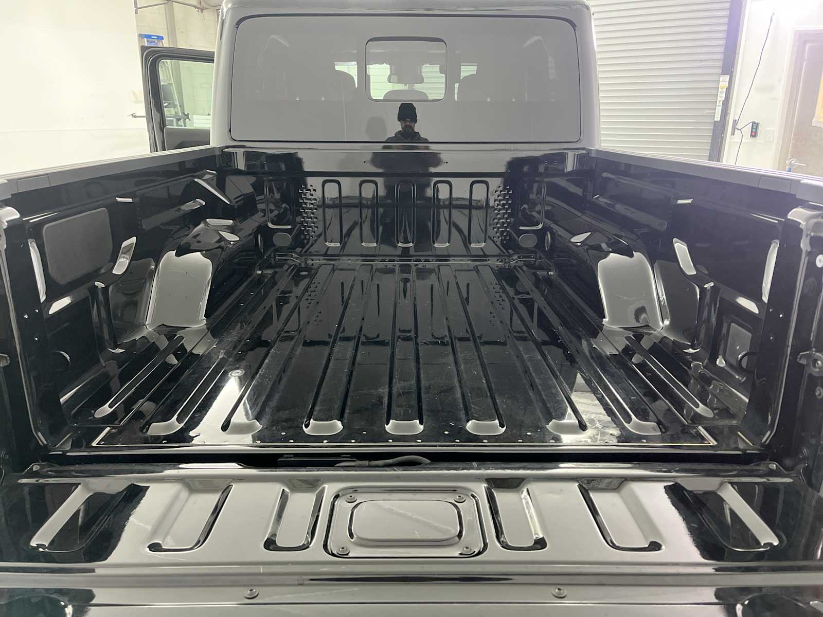 Thumbnail: 2025 Jeep Gladiator - 24