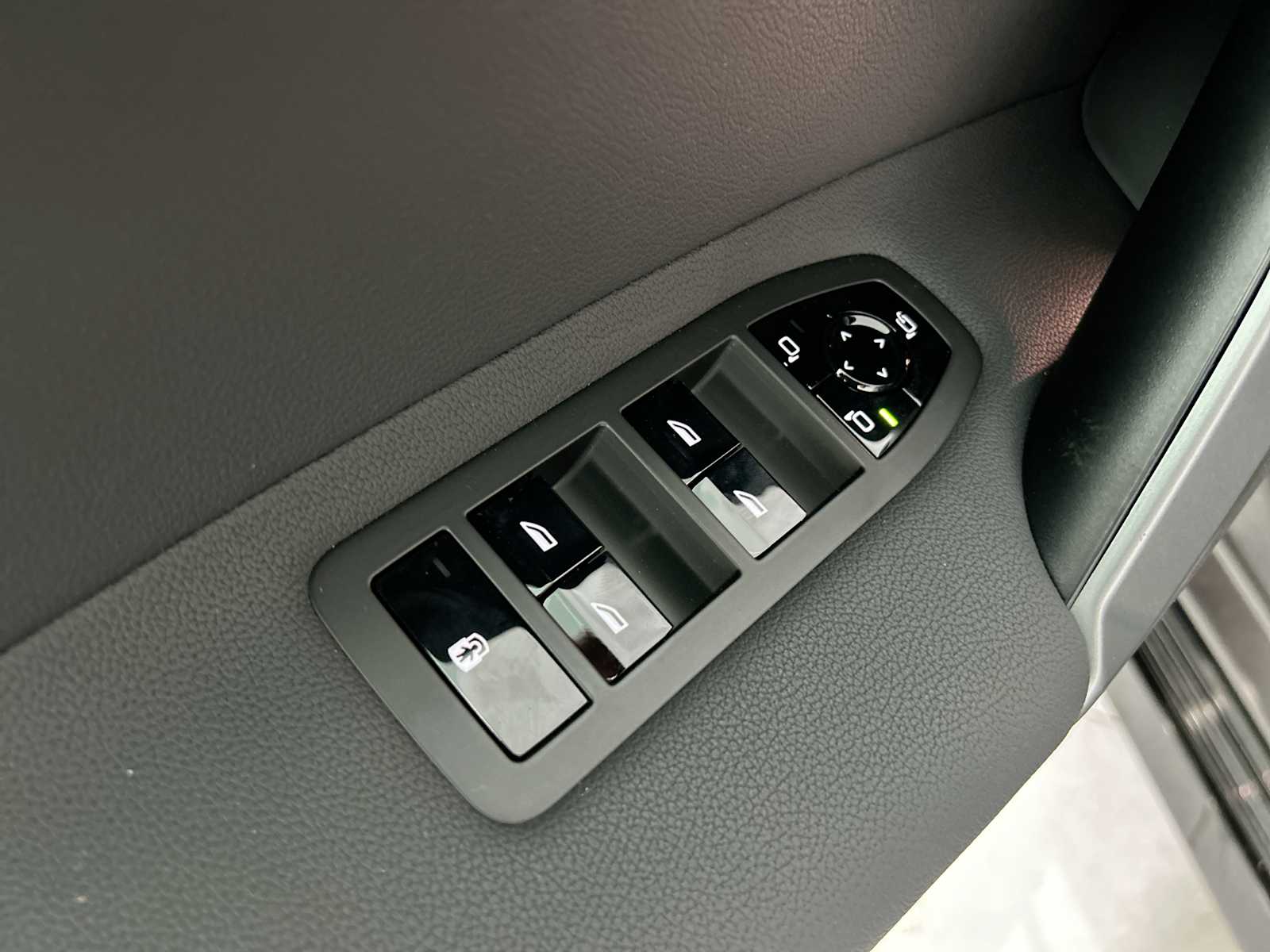 Thumbnail: 2026 BMW iX - 15