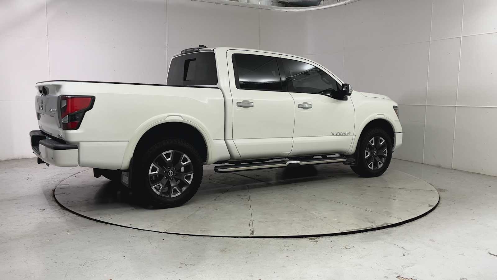 Thumbnail: 2023 Nissan Titan - 9
