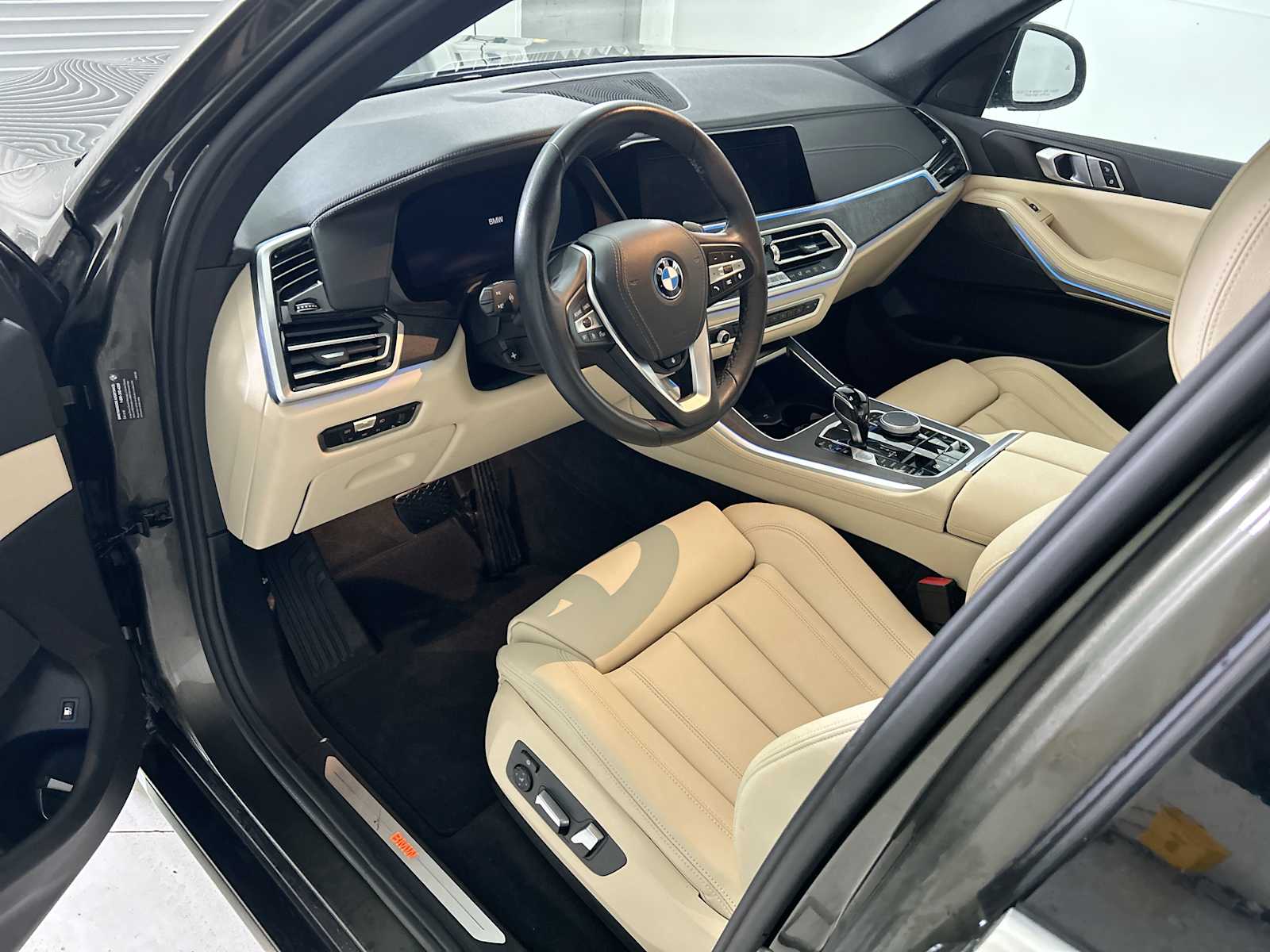 Thumbnail: 2022 BMW X5 - 11