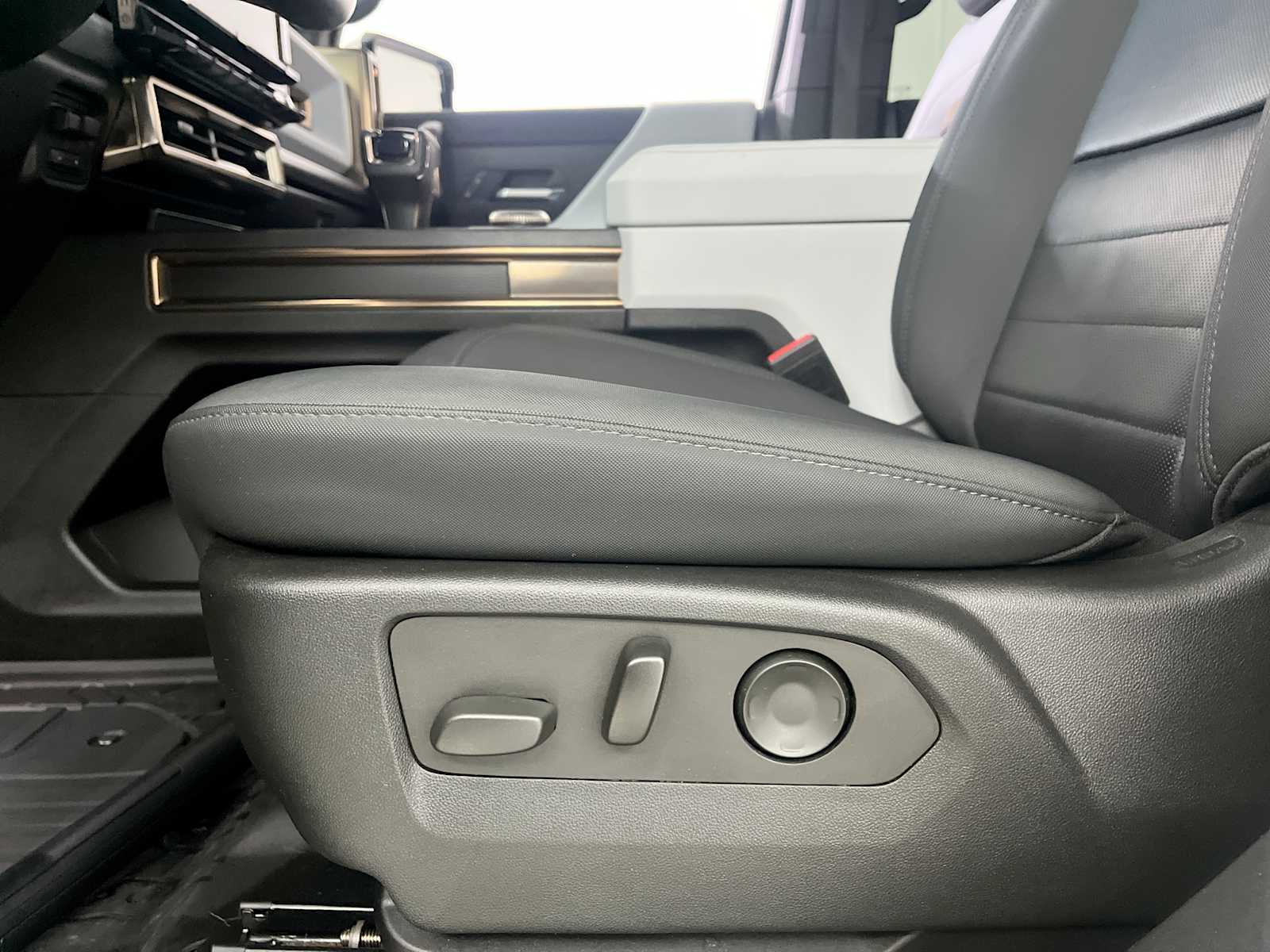 Thumbnail: 2022 GMC Hummer EV - 14