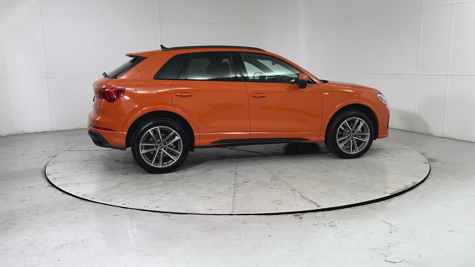 Thumbnail: 2025 Audi Q3 - 9